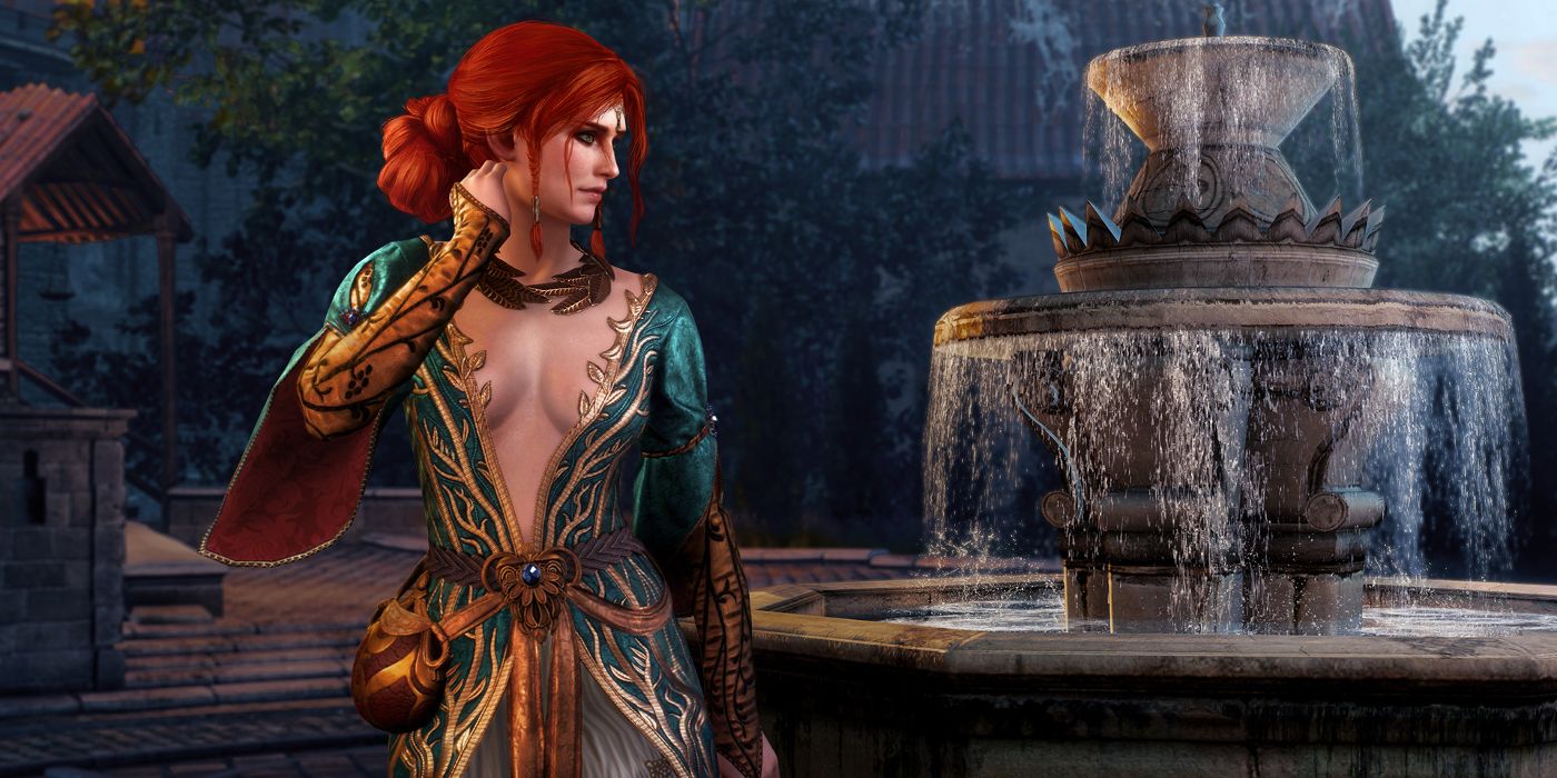 Triss Merigold's alternative look in The Witcher 3, an extremely low-cut green and gold dress. Triss stand in front of a fountain in an estate.