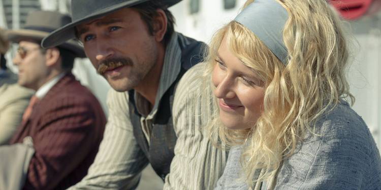 Alex Dutton's Pregnancy In 1923 Season 2 Can Finally Clear Up A Big Kevin Costner Mystery