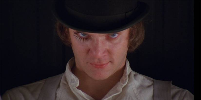 Malcom McDowell sebagai Alex mendobrak dinding keempat di A Clockwork Orange