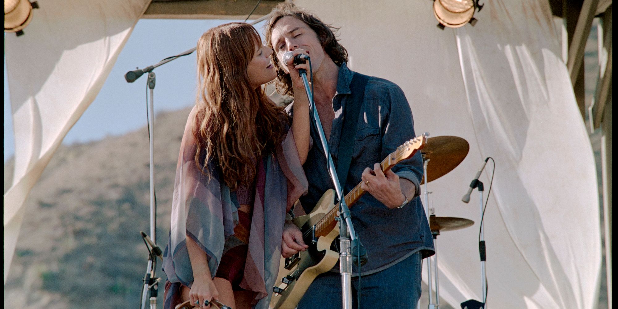 Daisy e Billy cantano insieme in Daisy Jones and the Six