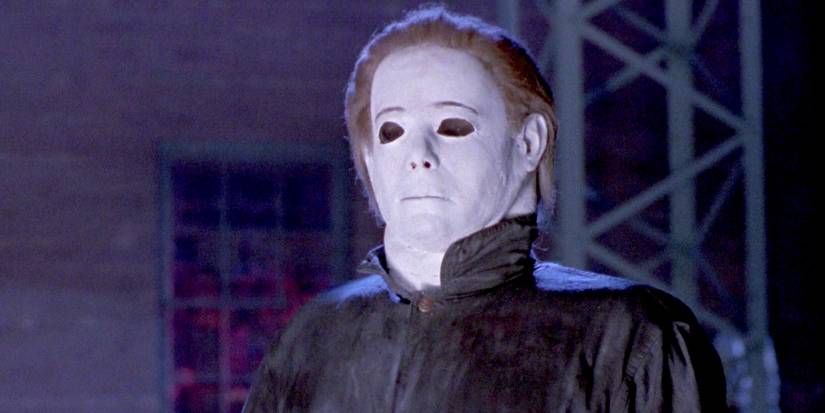 George P Wilbur as masked Michael Myers standing in the light in Halloween 4
