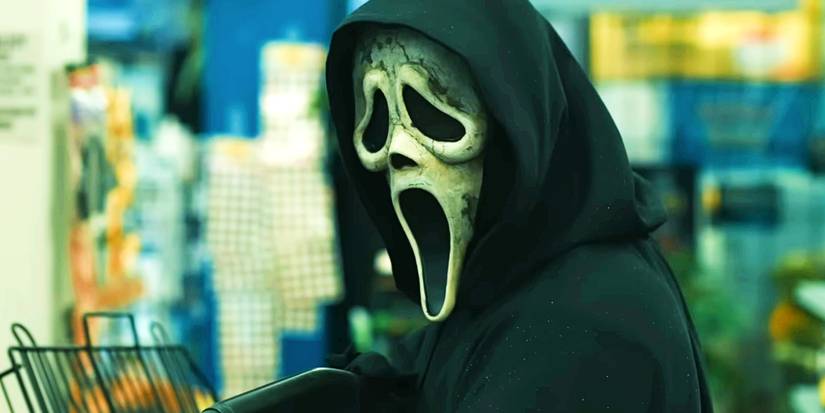 Ghostface empunhando uma espingarda em Scream 6