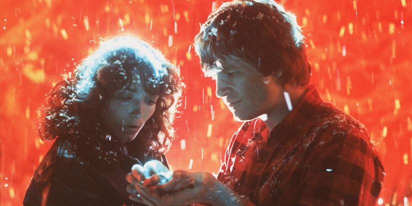 Jeff Bridges and Karen Allen surrounded by glowing light in Starman