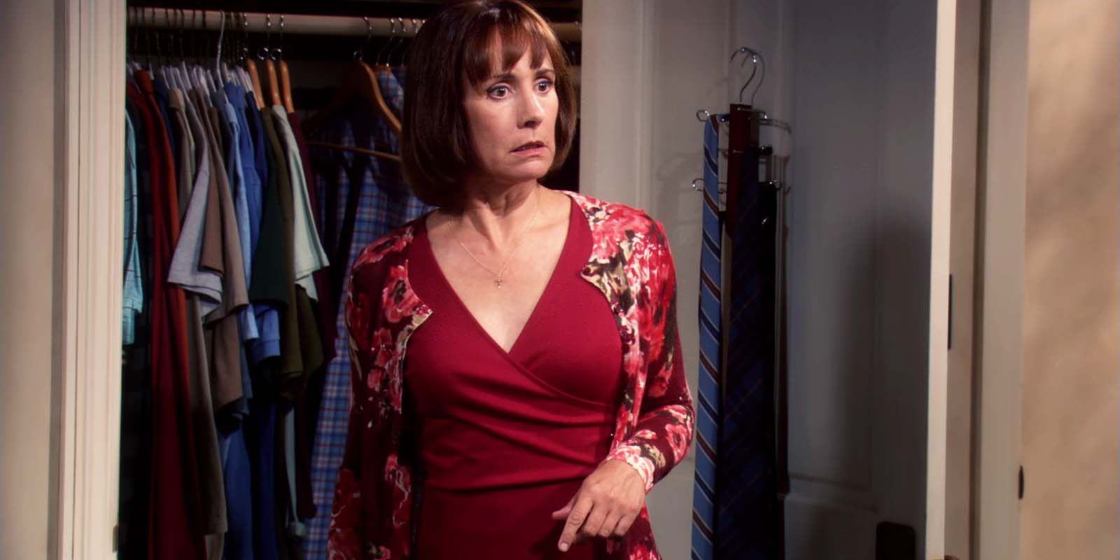 Laurie Metcalf as Mary Cooper in The Big Bang Theory S01E04