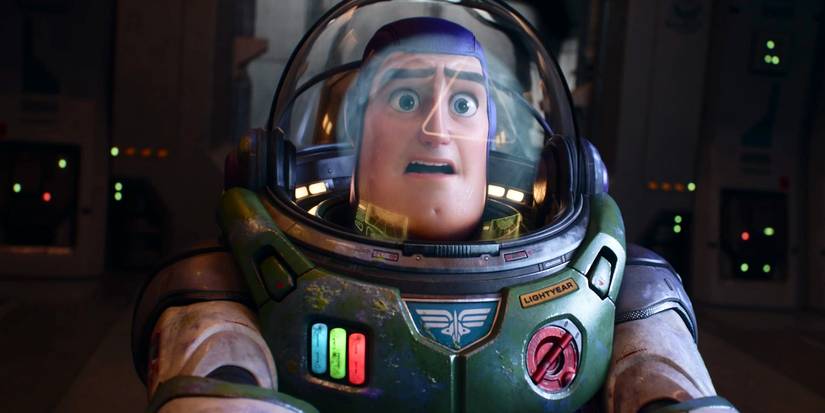 Buzz Lightyear preoccupato in Lightyear.