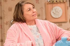 Roseanne Barr sitting at the kitchen table in Roseanne