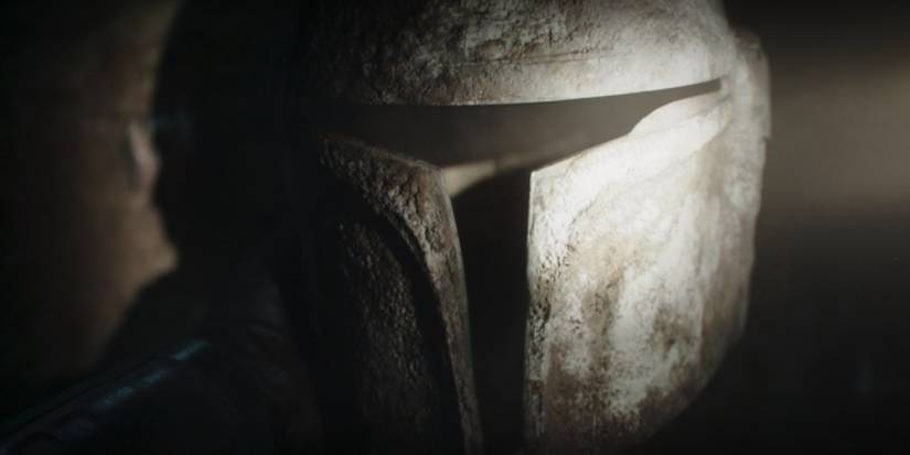 abandoned-mandalorian-helmet-mandalorian-season-3.jpg