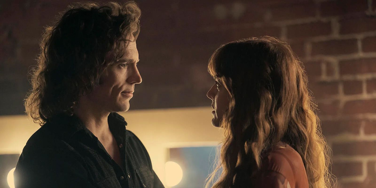 Daisy Jones & The Six Review — How The Miniseries Compares To The ...