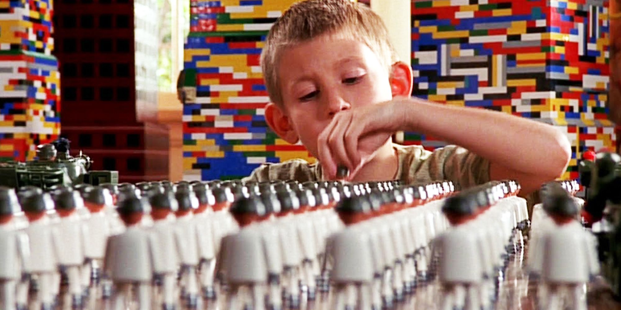 Dewey gioca con i Lego in Malcolm in the Middle