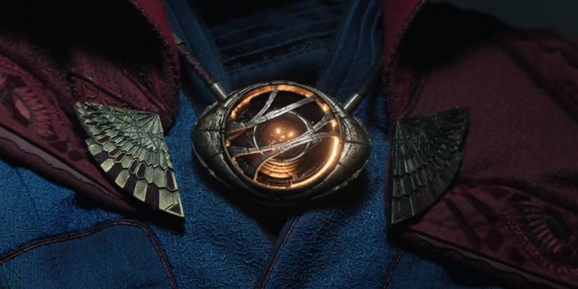 eye of agamotto in doctor strange in the multiverse of madness