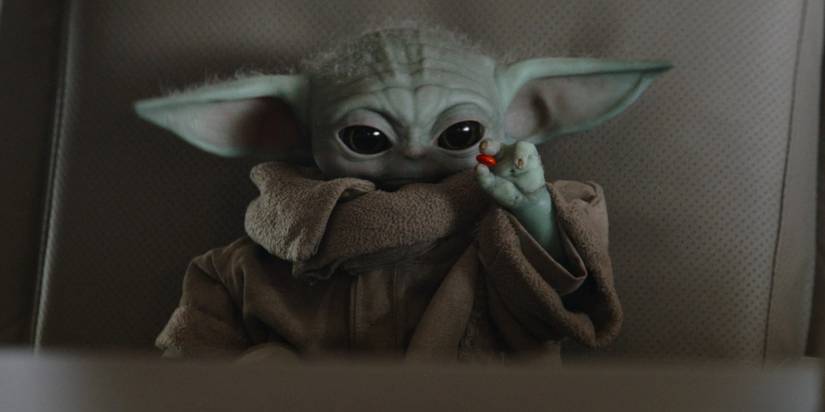 Гругу ест конфеты в «Мандалорце»