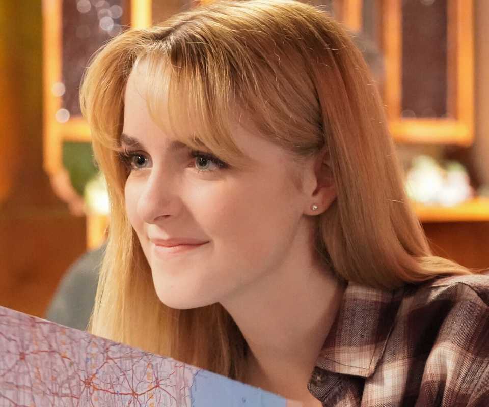 Mckenna Grace as Paige holding a map in Young Sheldon season 6