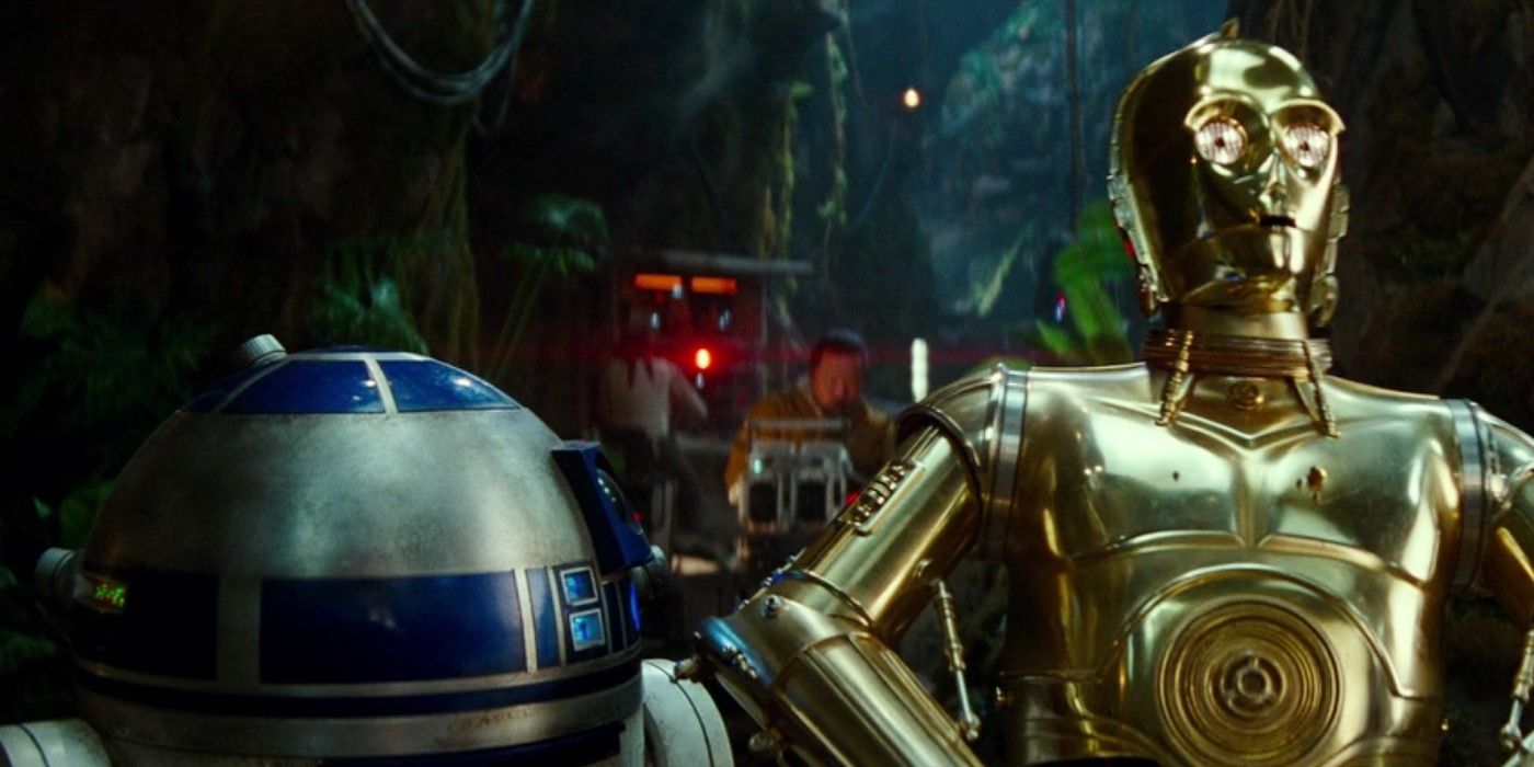 R2-D2 next to C-3PO in The Rise of Skywalker.