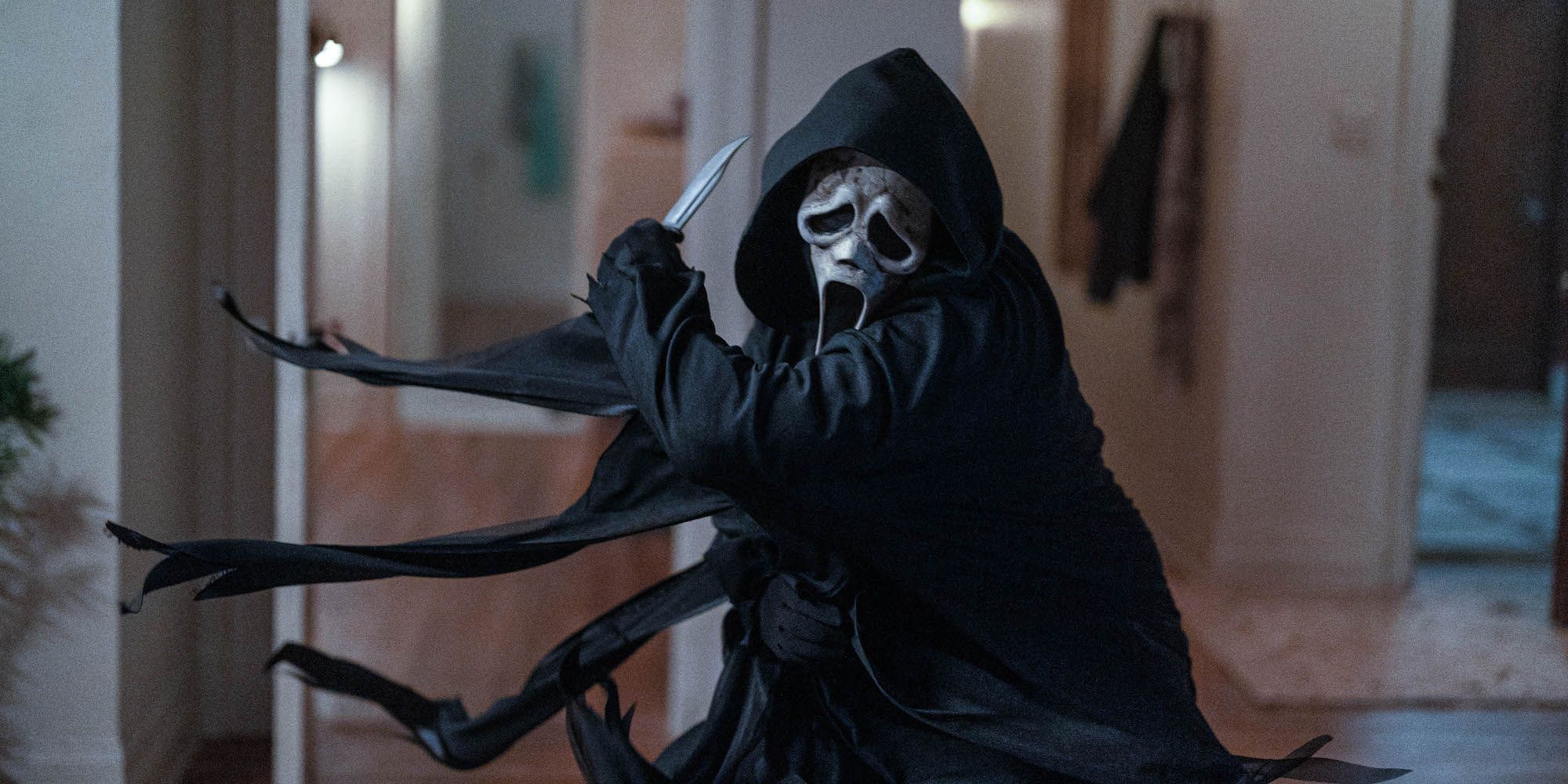 Una parte icónica de Ghostface en Scream no existiría sin la ciencia ficción de 101 millones de dólares de Tim Burton de 1996