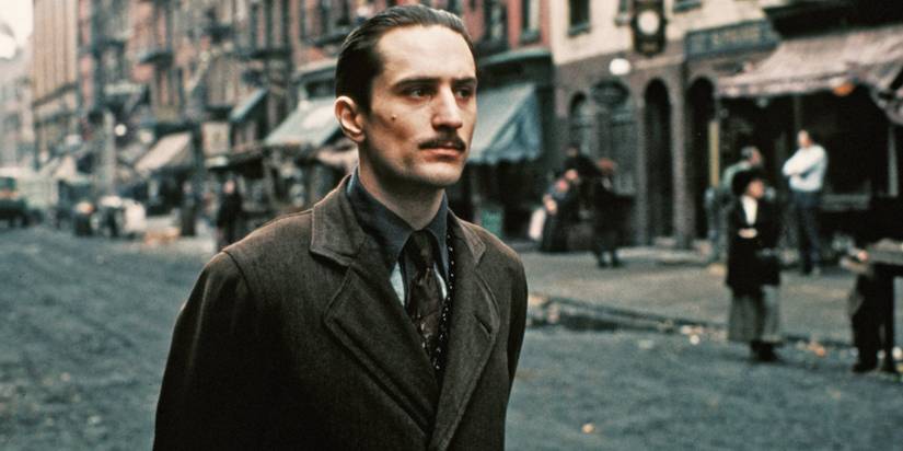 Вито на улице в Нью-Йорке в 1910-х годах в «Крёстном отце 2»