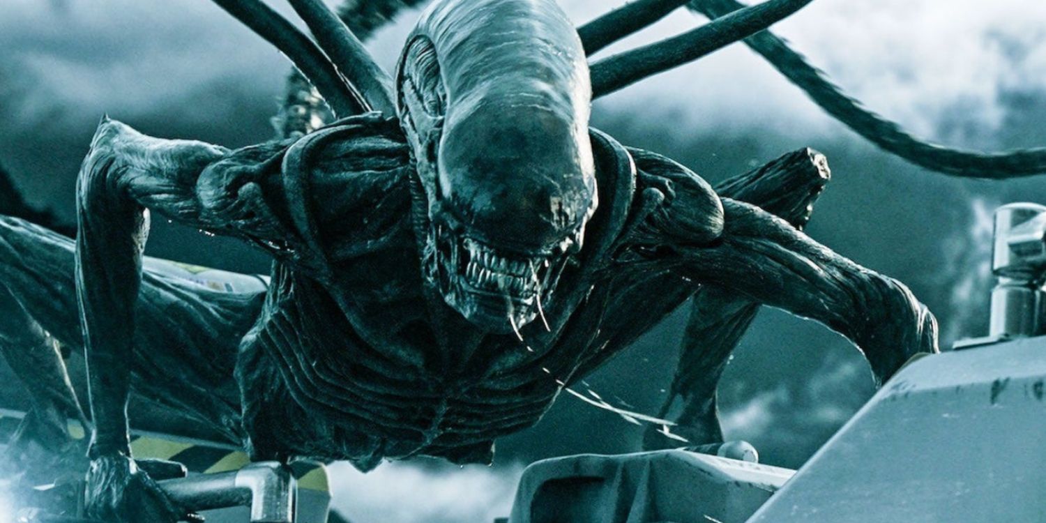 Xenomorph on top of a vehicle in Alien Covenant