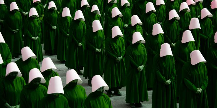 handmaid's tale green dress meaning What do the different colored teal dresses worn by the wives represent?