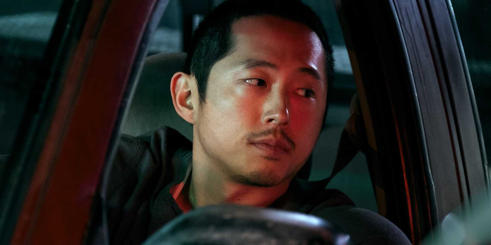 Steven Yeun como Daniel Cho em Beef