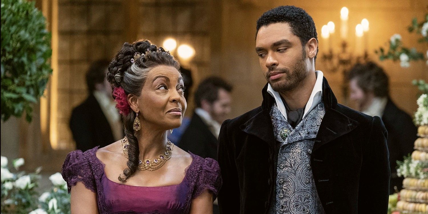 Rege Jean Page and Adjoa Andoh as Simon and Lady Danbury giving each other knowing glances in Bridgerton