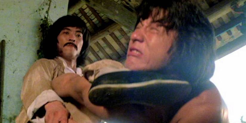 Jackie Chan e Hwang Jang Lee lutando em O Mestre Invencível