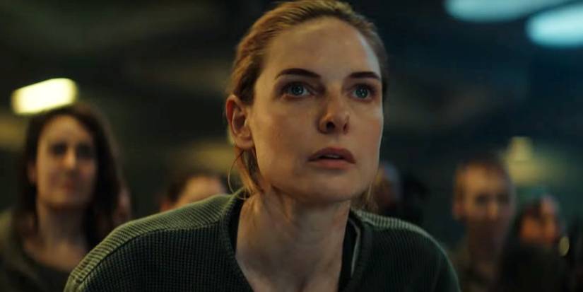 Rebecca Ferguson as Juliette looking up in Silo