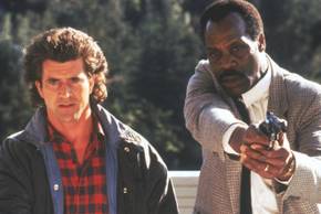 Riggs and Murtaugh with guns in Lethal Weapon