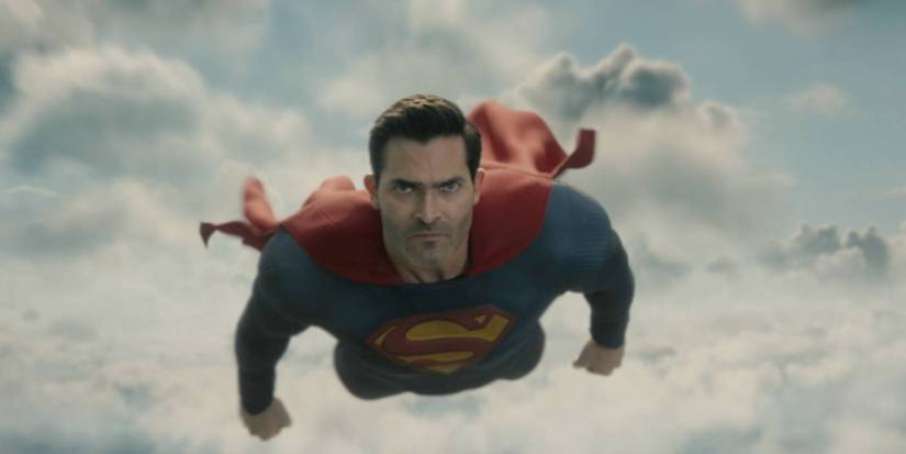 Superman & Lois Tyler Hoechlin flying in the sky