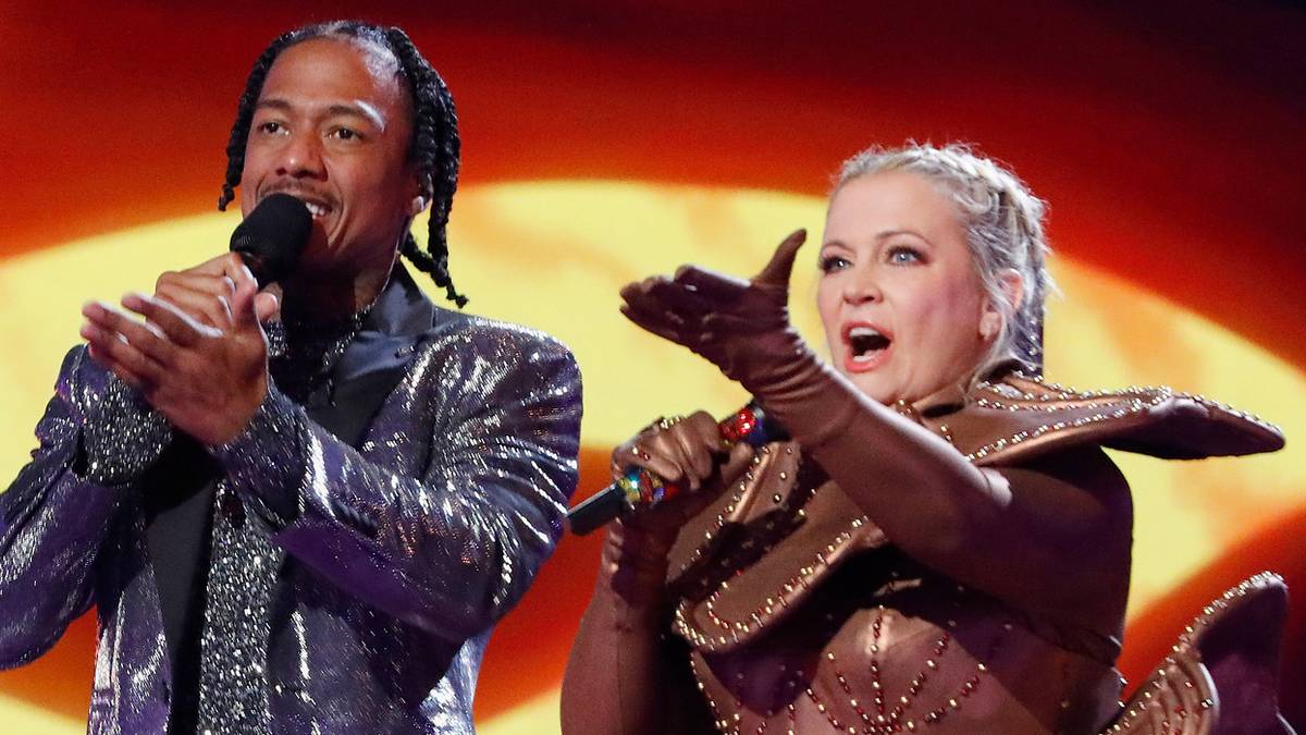 Melissa Joan Hart Reveals Why Masked Singer Was Her "Worst Nightmare"