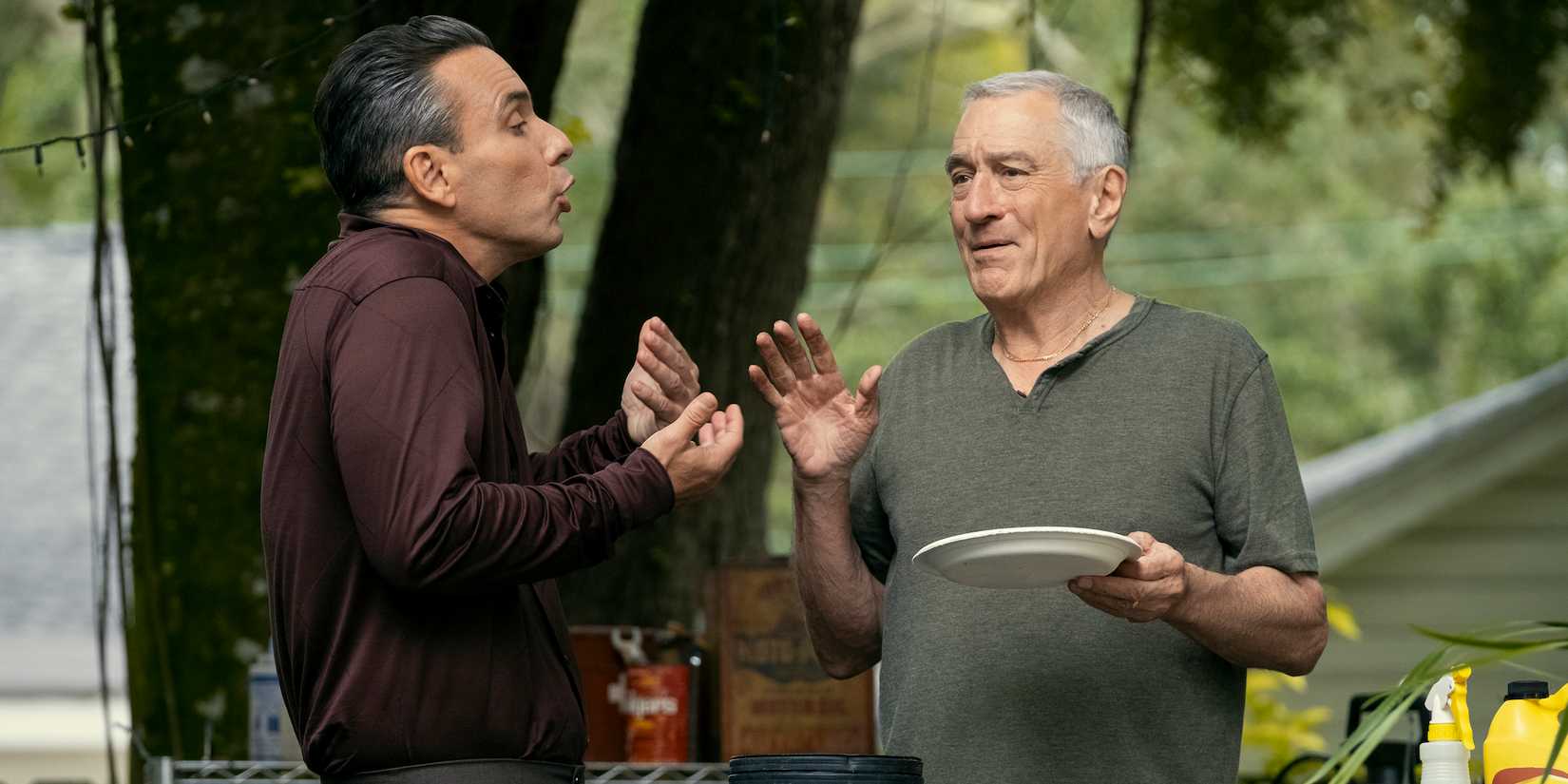 Sebastian Maniscalco e Robert De Niro discutindo em About My Father.