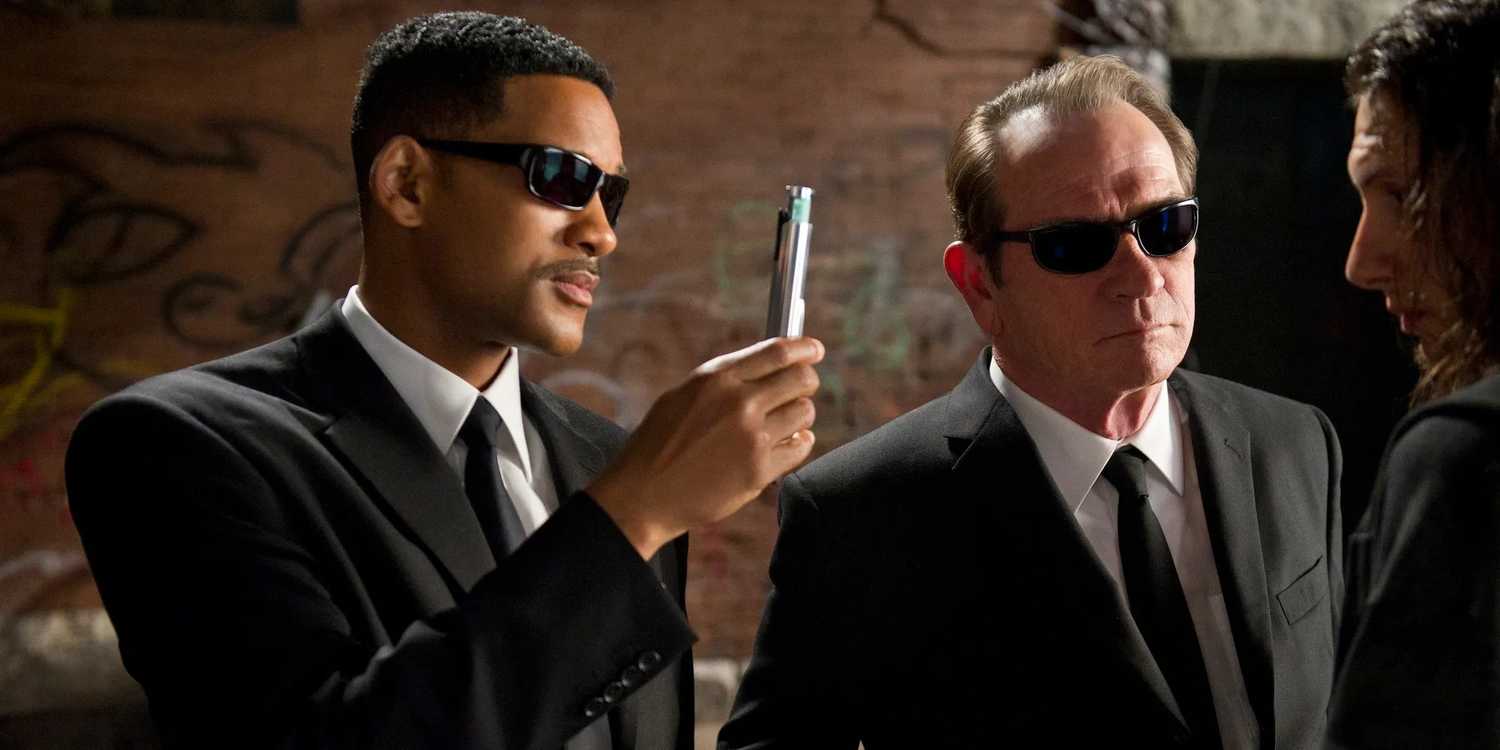 Standard Issue Neuraliser The 10 Most Iconic Movie Props, Ranked