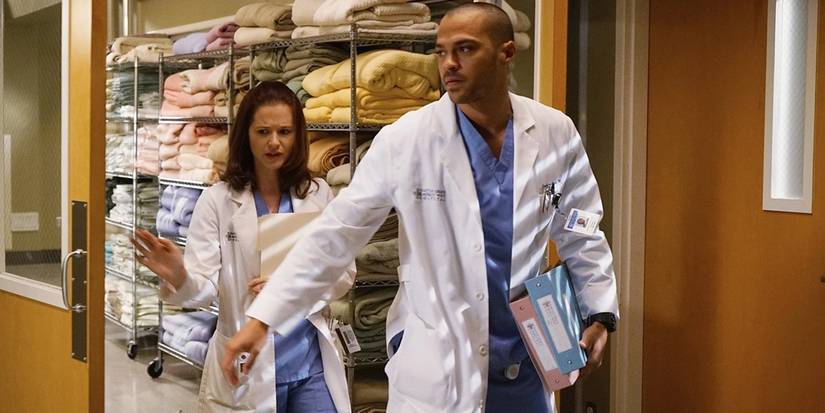 An image of Jackson and April walking through the corridor together in Grey's Anatomy