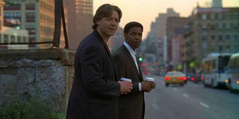 Denzel Washington and Russell Crowe looking at something on the road in American Gangster