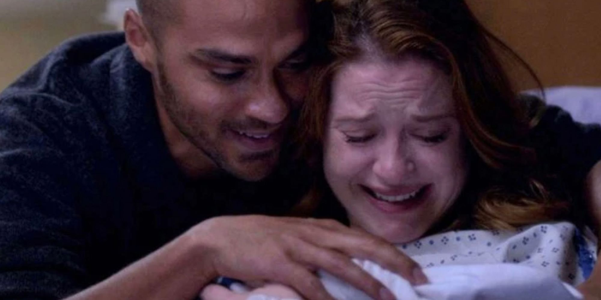 Why Sarah Drew's April Kepner Left Grey's Anatomy Season 14 (& Came Back In Season 17)