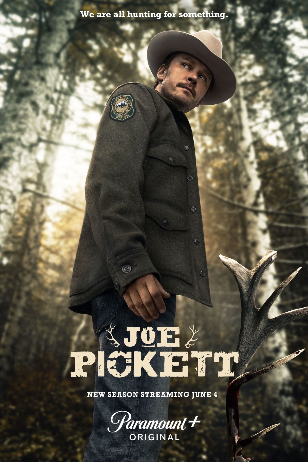 Michael Dorman como Joe Pickett sorrindo