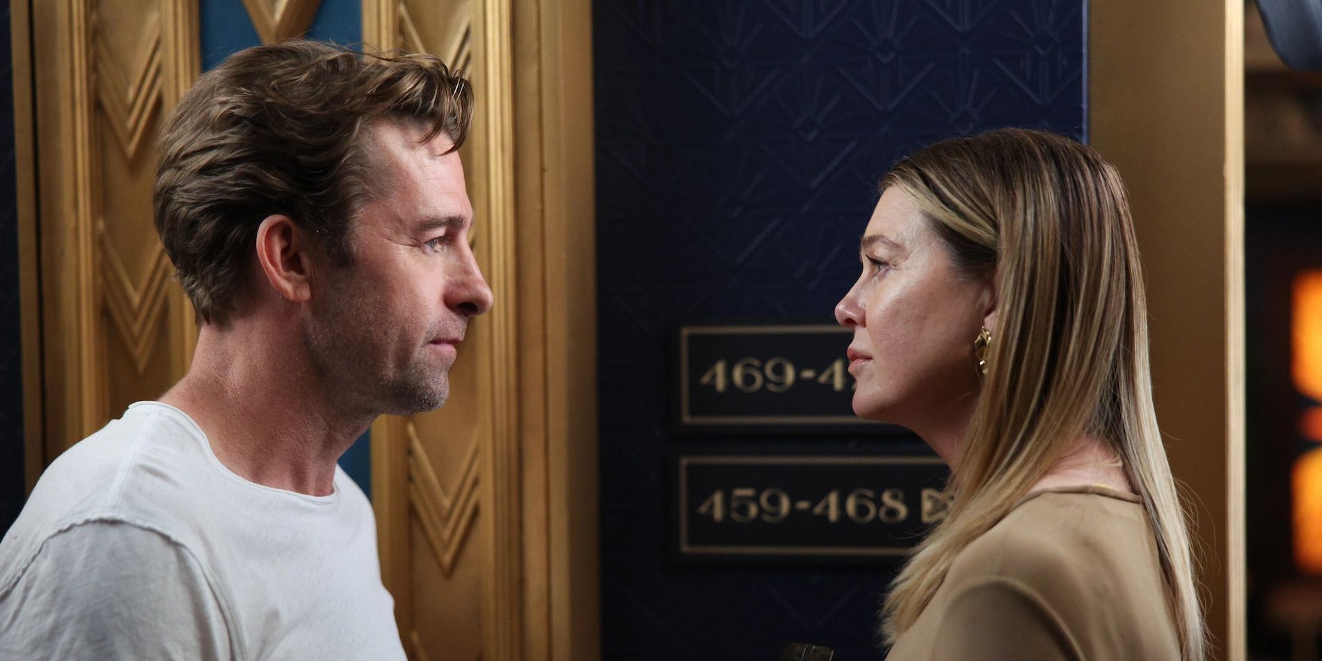Scott Speedman as Nick Marsh & Ellen Pompeo as Meredith Grey in a doorway in Grey's Anatomy