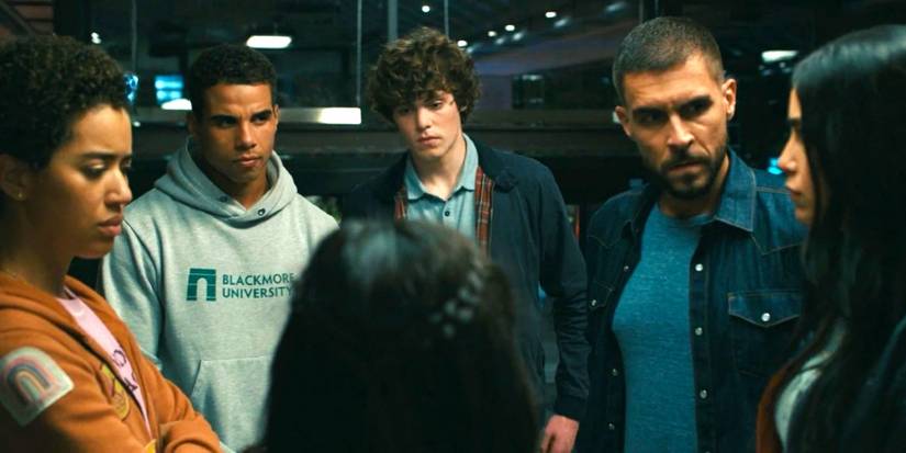 Сэм, Тара, Майди, Чейд, Дэнни и Этан стоят вместе в "Крик 6"