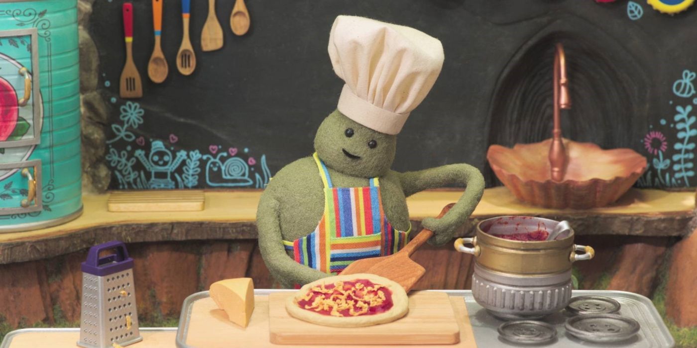 Tiny Chef making pizza on the Tiny Chef show.