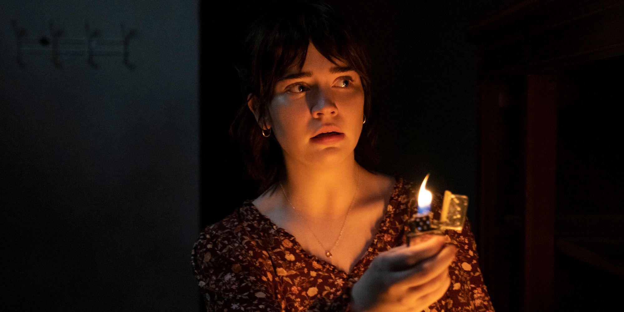 Sophie Thatcher as Sadie with her lighter in The Boogeyman