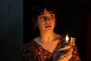 Sophie Thatcher as Sadie with her lighter in The Boogeyman