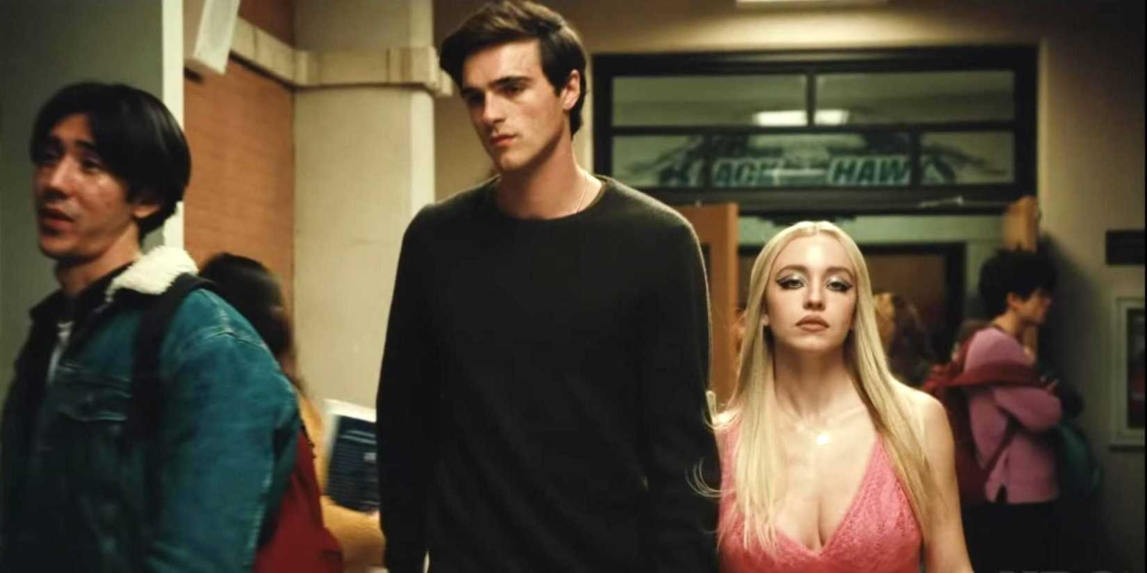 cassie and nate in the hallway in euphoria