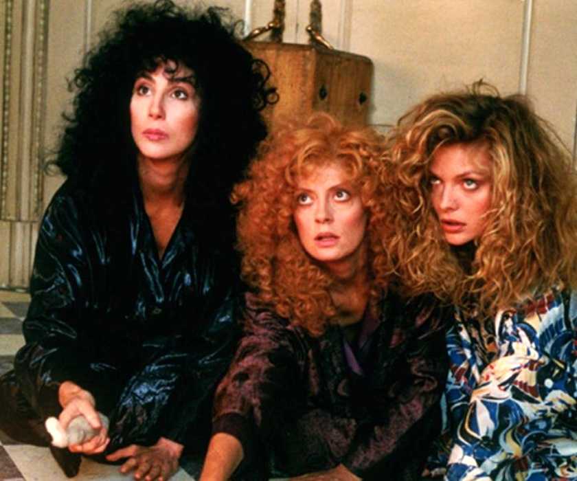 Cher, Susan Sarandon, and Michelle Pfieffer in Witches of Eastwick on the floor