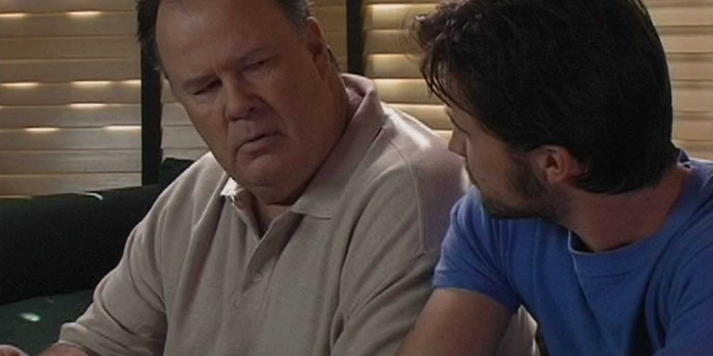 Dennis Haskins speaks with Mac in his home in It's Always Sunny in Philadelphia