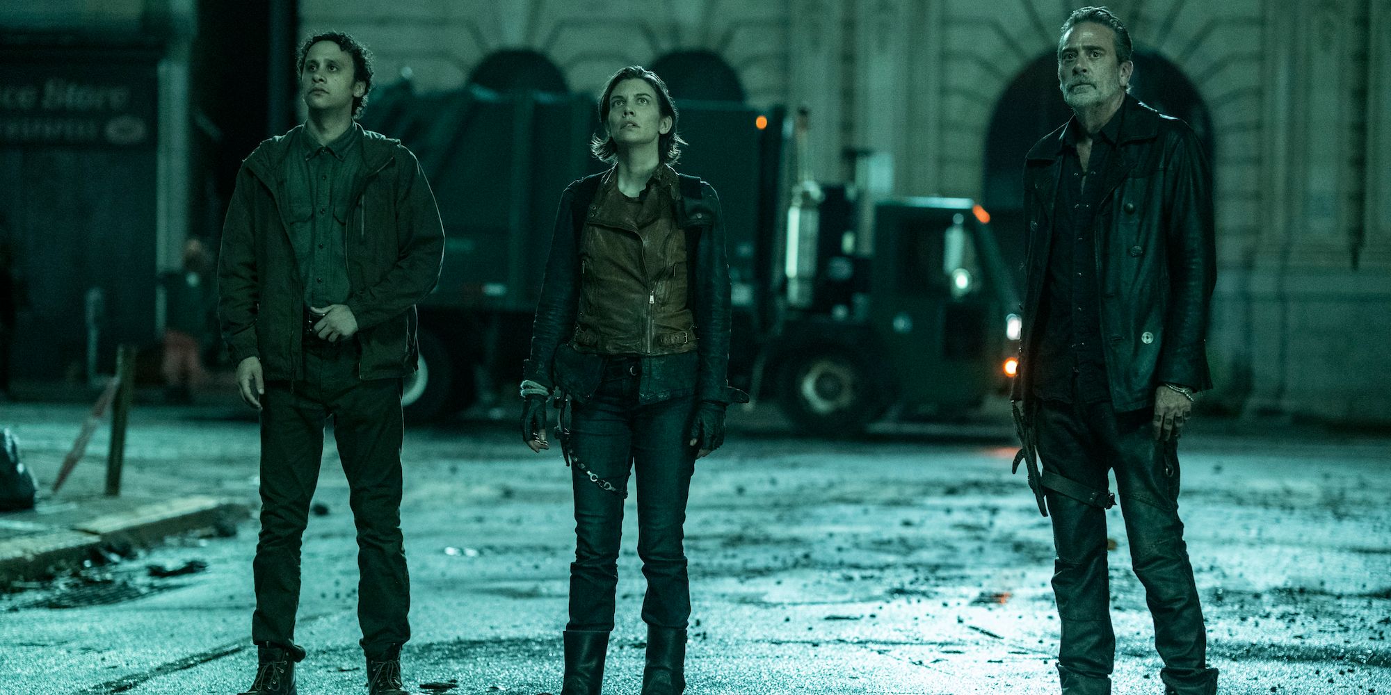 Maggie (Lauren Cohan), Negan (Jeffrey Dean Morgan), and another character looking up while on the streets of New York in The Walking Dead: Dead City