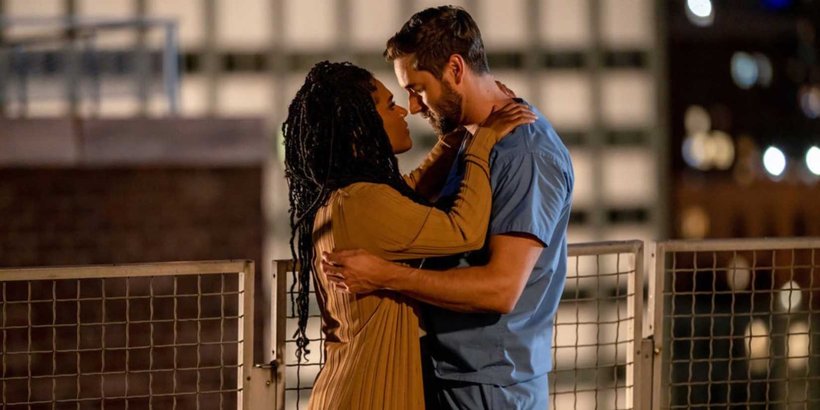 Max e Helen se beijando em New Amsterdam