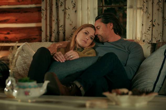 Alexandra Breckenridge and Martin Henderson in Virgin River season 5 on a couch