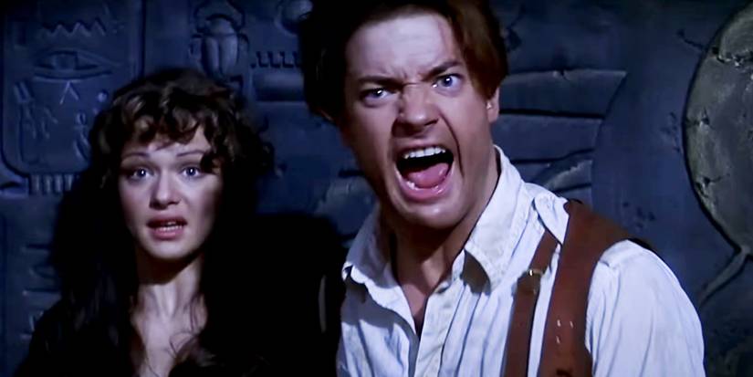 10 Harsh Realities Of Rewatching The Mummy, 27 Years Later 1 Evelyn and Rick screaming in ruins in The Mummy (1999)