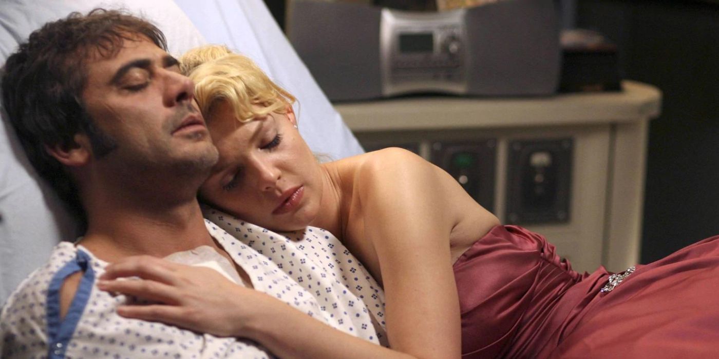 Izzie Stevens abraçando Denny enquanto ele morre em Grey's Anatomy.