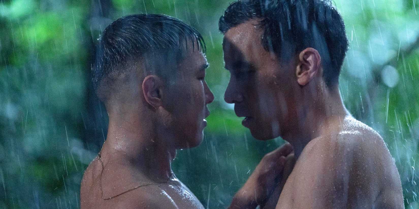 Joel Kim Booster em Fire Island