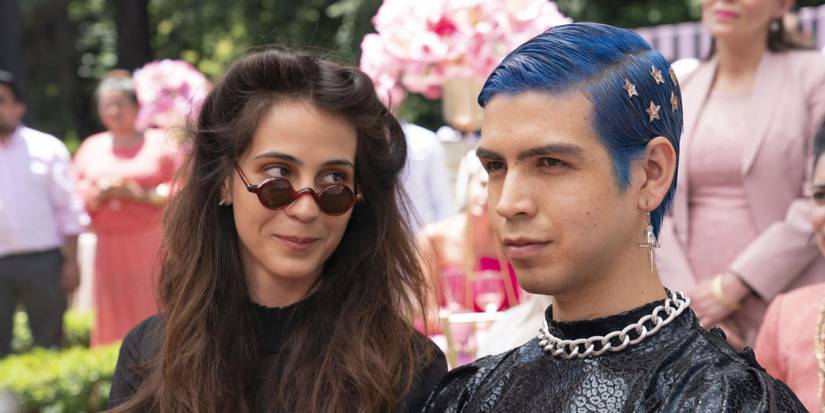 Кассандра Чьянгерротти в роли Урсулы и Хулио Торрес в роли Андреса Вальдеса в *Los Espookys*