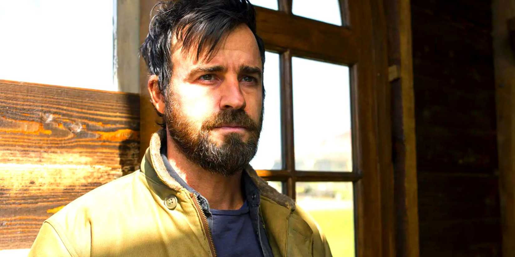 Justin Theroux as Kevin Garvey, leaning against a wall and staring ahead in The Leftovers season 3.